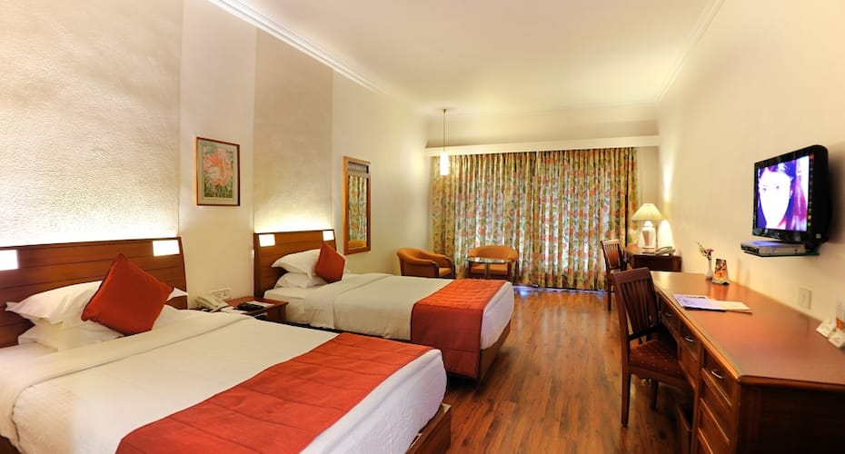 The Avenuecenter Hotel, Kochi 5